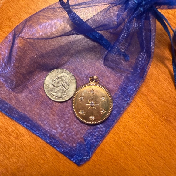 7 Diamond Star Locket, 10k Gold, Circa 1890s **SALE** - Picture 3 of 5